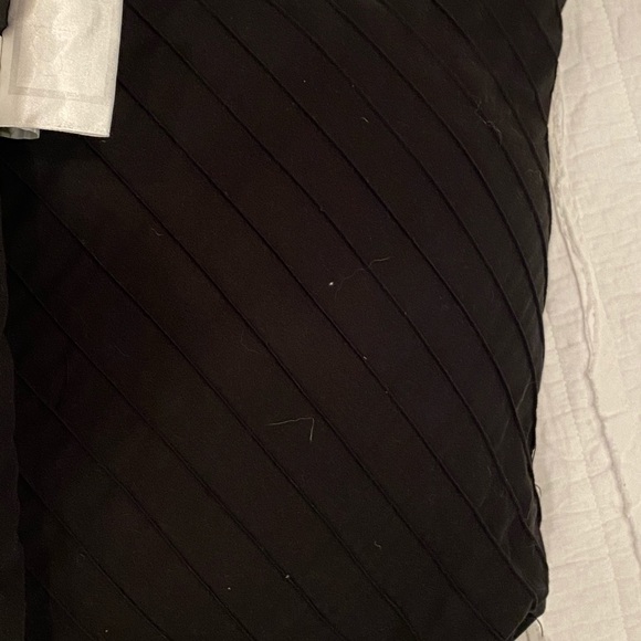 Bb&b Bedding Bundle of 3 Plush Throw Accent Pillows Black White New Condition - Picture 4 of 6